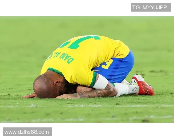 踢足球砸玻璃的球星引发争议 赛场意外背后的故事揭秘